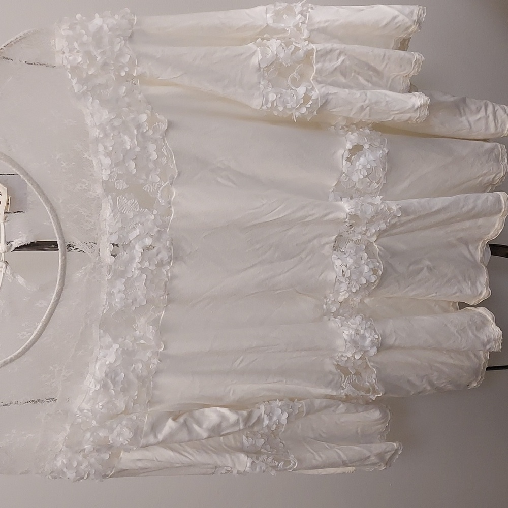 POL white lacy top M